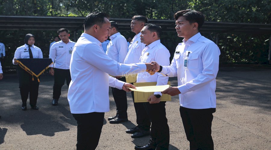 Apresiasi Dedikasi dan Pengabdian, Empat Petugas Lapas Cibinong Raih Kenaikan Pangkat