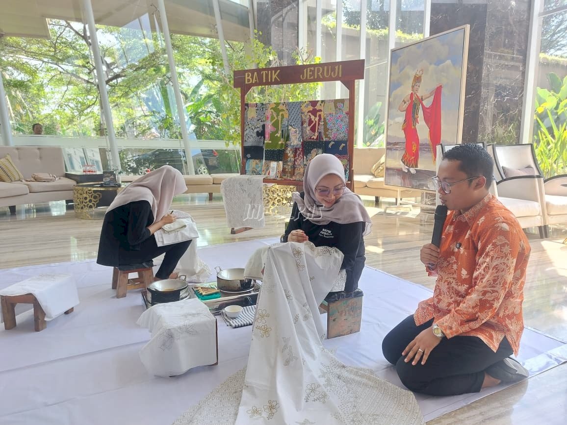 Hari Batik Nasional, Warga Binaan Lapas Banyuwangi Berbagi Ilmu Membatik kepada Masyarakat