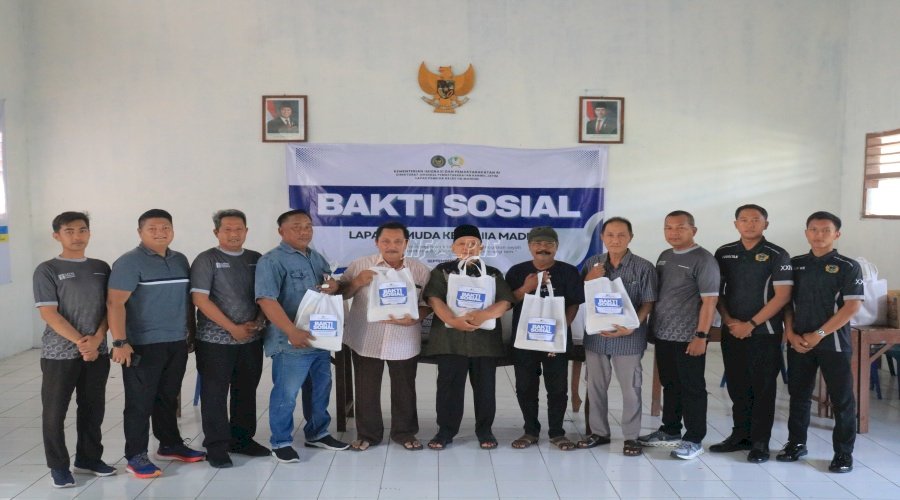 Lapas Pemuda Madiun Gelar Baksos, Bagikan Paket Sembako untuk Warga Sekitar