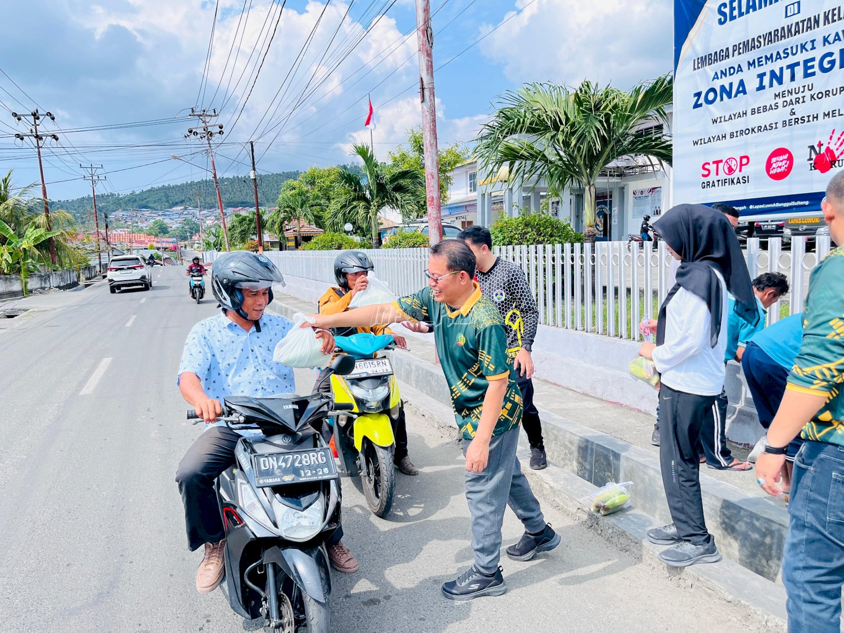 Lapas Luwuk Tebar Kepedulian Lewat Bansos Jumat Berkah