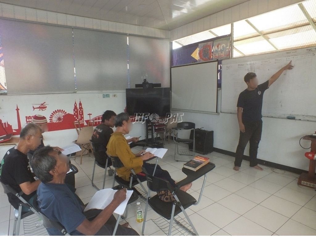 Tidak Ada Kata Terlambat, Warga Binaan Lapas Cipinang Ikuti Kejar Paket A