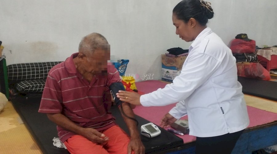 Pemeriksaan Tekanan Darah, Lapas Saparua Jaga Kesehatan Warga Binaan Lansia