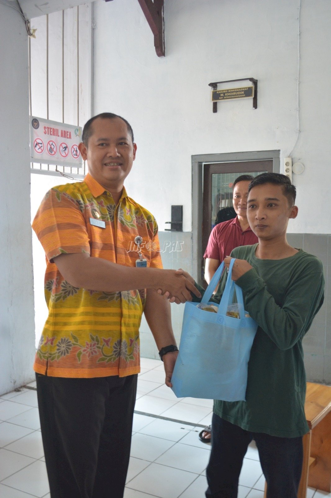 Wujud Nyata Peduli Sesama, Lapas Kendal Bagikan Bantuan Sosial