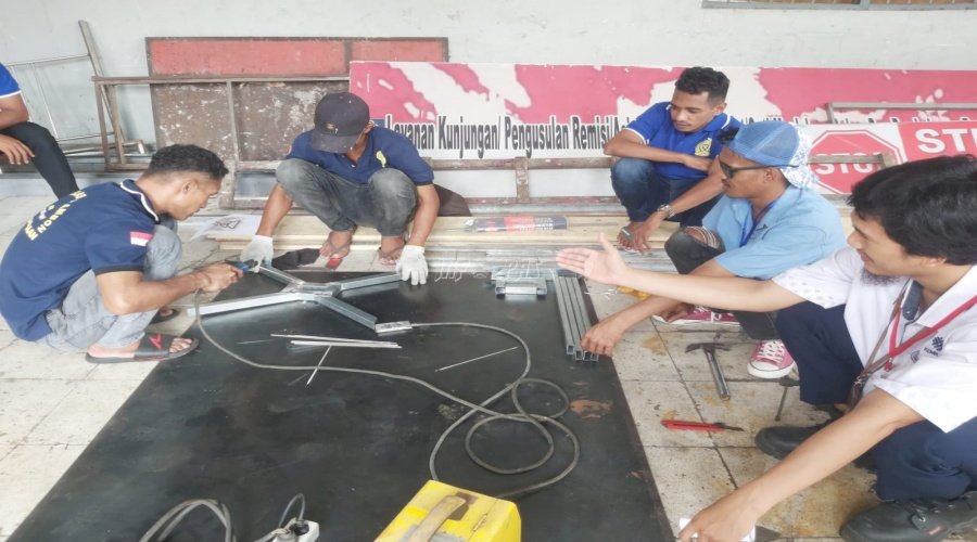 Pelatihan Hari ke-4,Warga Binaan Lapas Ambon Praktik Langsung Teknik Pengelasan