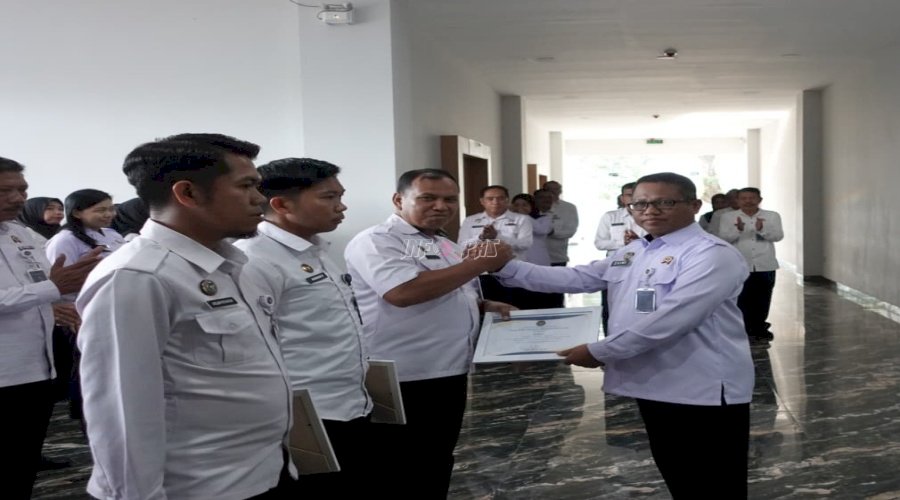 Kanwil Ditjenpas Sulsel Berikan Penghargaan bagi Sejumlah Petugas Berprestasi