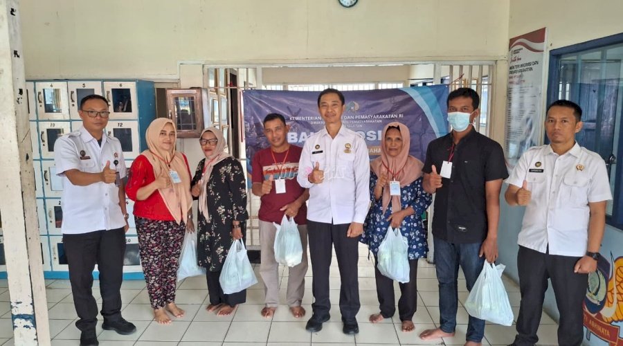 Rutan Marabahan Salurkan Paket Bansos Hasil Pertanian untuk Keluarga Warga Binaan