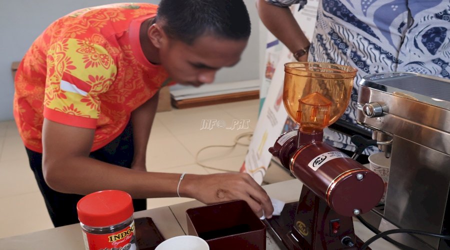 Anak Binaan LPKA Ambon Terampil Sajikan Kopi Berkualitas