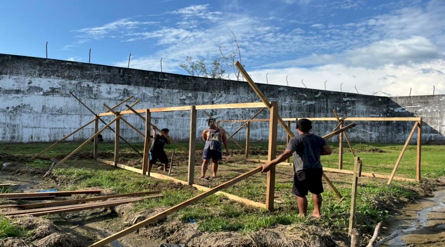 Wujudkan Pembinaan Kemandirian, Lapas Dharmasraya Bangun Kandang Bebek Produktif