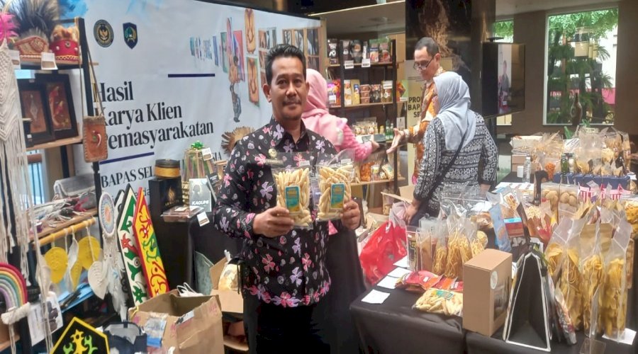 Bapas Tanjungpandan Pamerkan ‘Pletek Berage’ Buatan Klien di Rakor Bapas