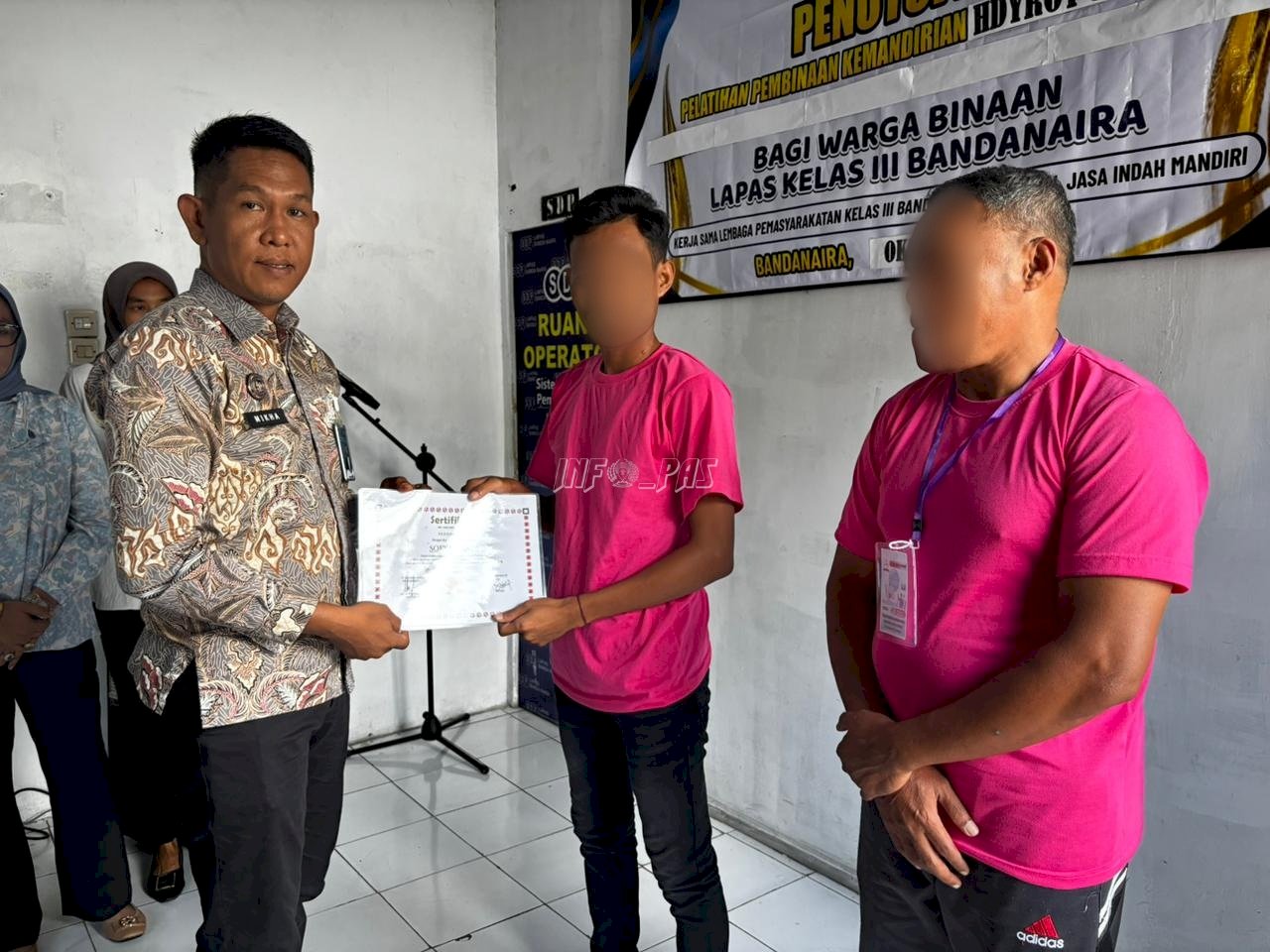 Terima Sertifikat Pelatihan, Warga Binaan Lapas Bandanaira Siap Mandiri dan Produktif