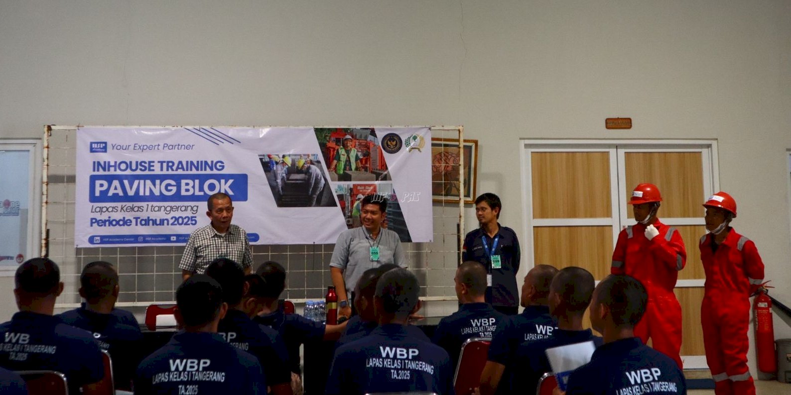 Lapas Kelas I Tangerang dan HSP Academy Bekali Warga Binaan dengan Keterampilan Pembuatan Paving Blok