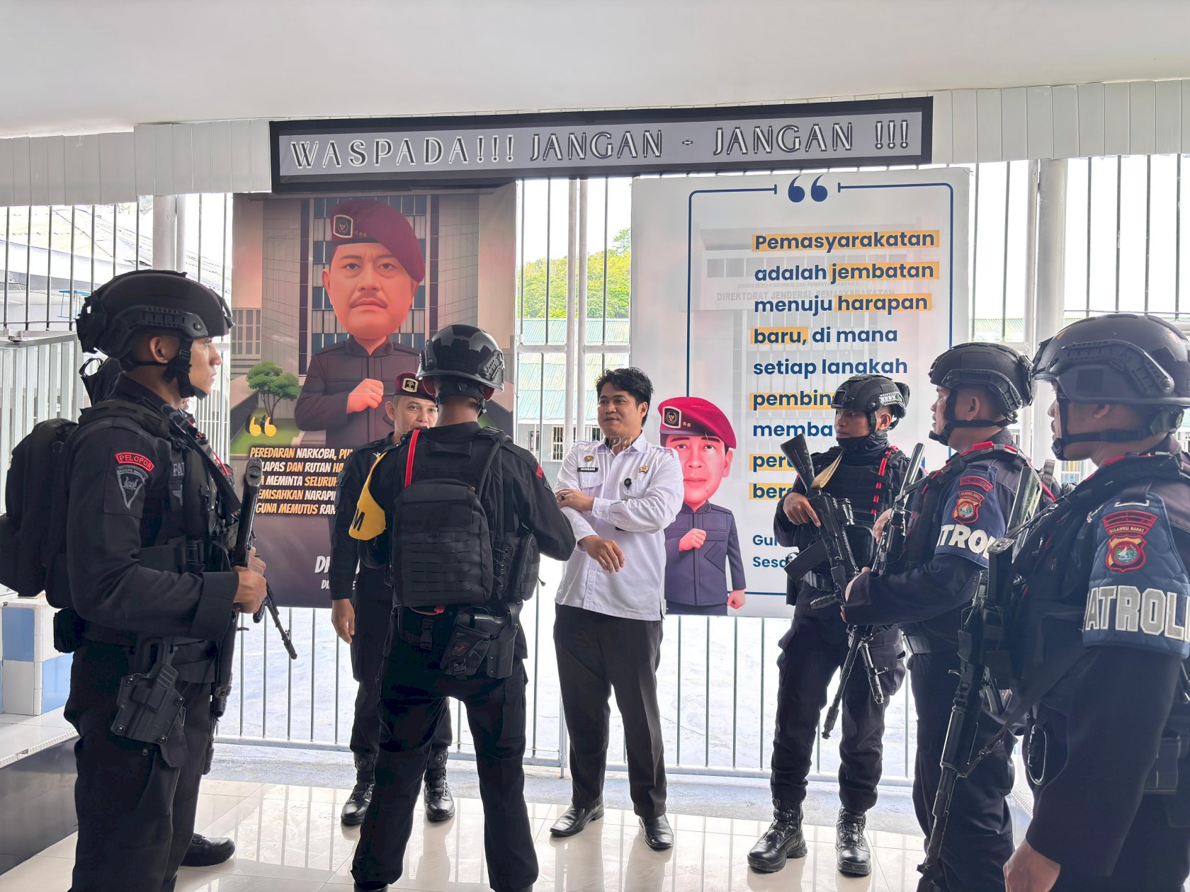 Rutan Majene Perkuat Sinergi Pengamanan Lewat Patroli Sambang Brimob
