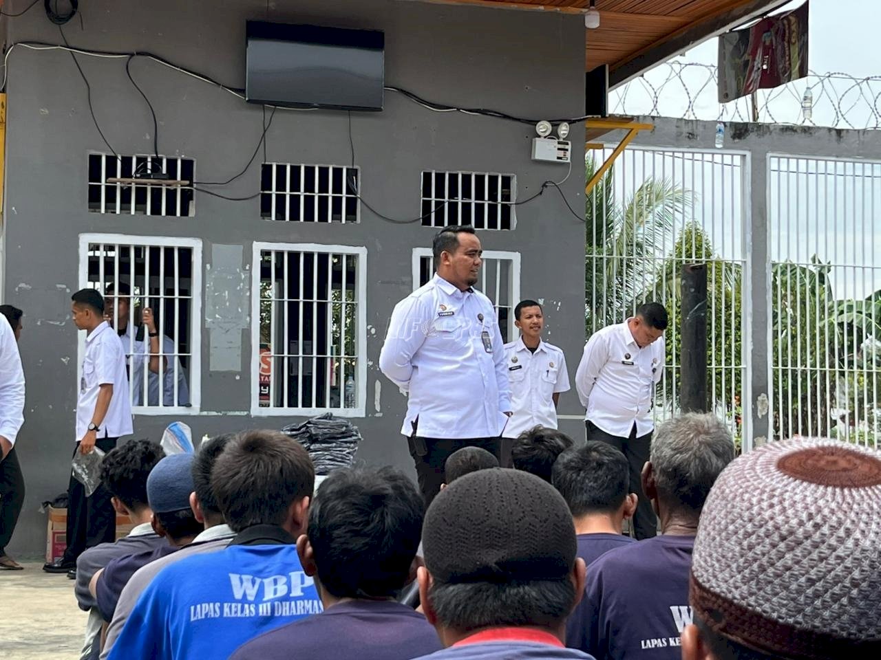 Kalapas Dharmasraya Dorong Kedisiplinan dan Kebersihan lewat Arahan Langsung di Blok Hunian