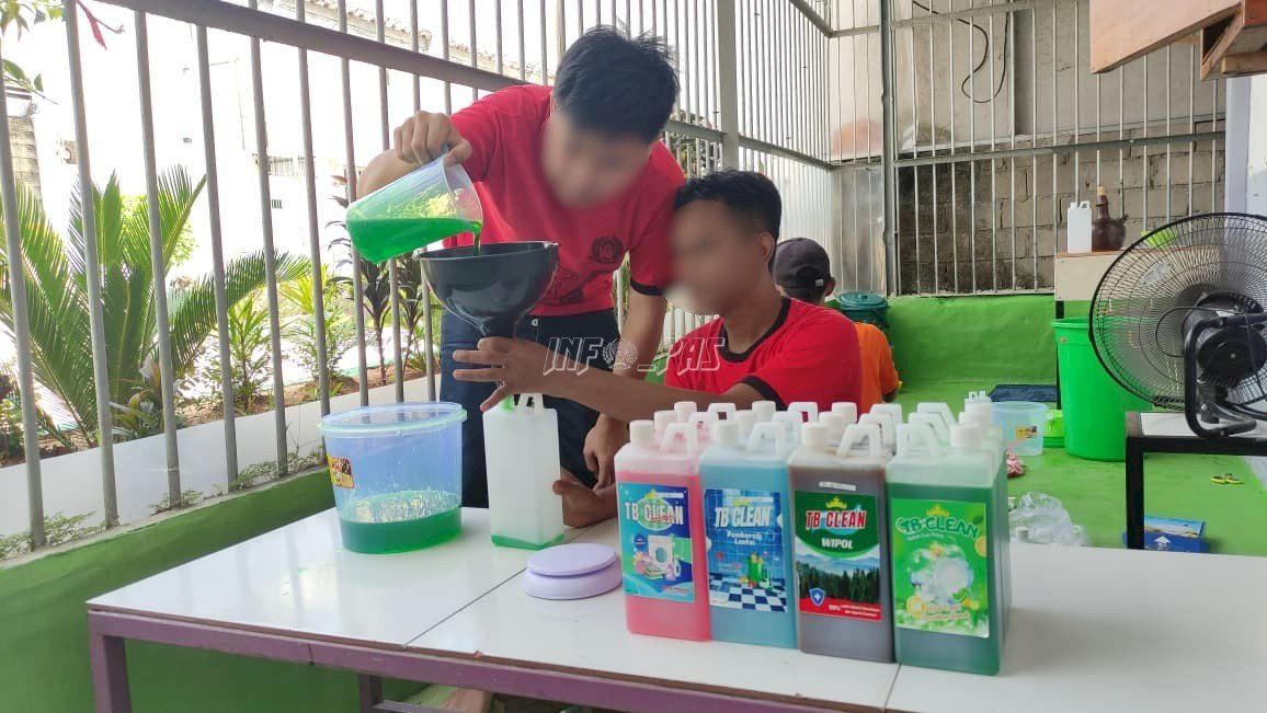 Kreatif dan Mandiri, Warga Binaan Lapas Metro Produksi Sabun dan Pembersih Rumah Tangga