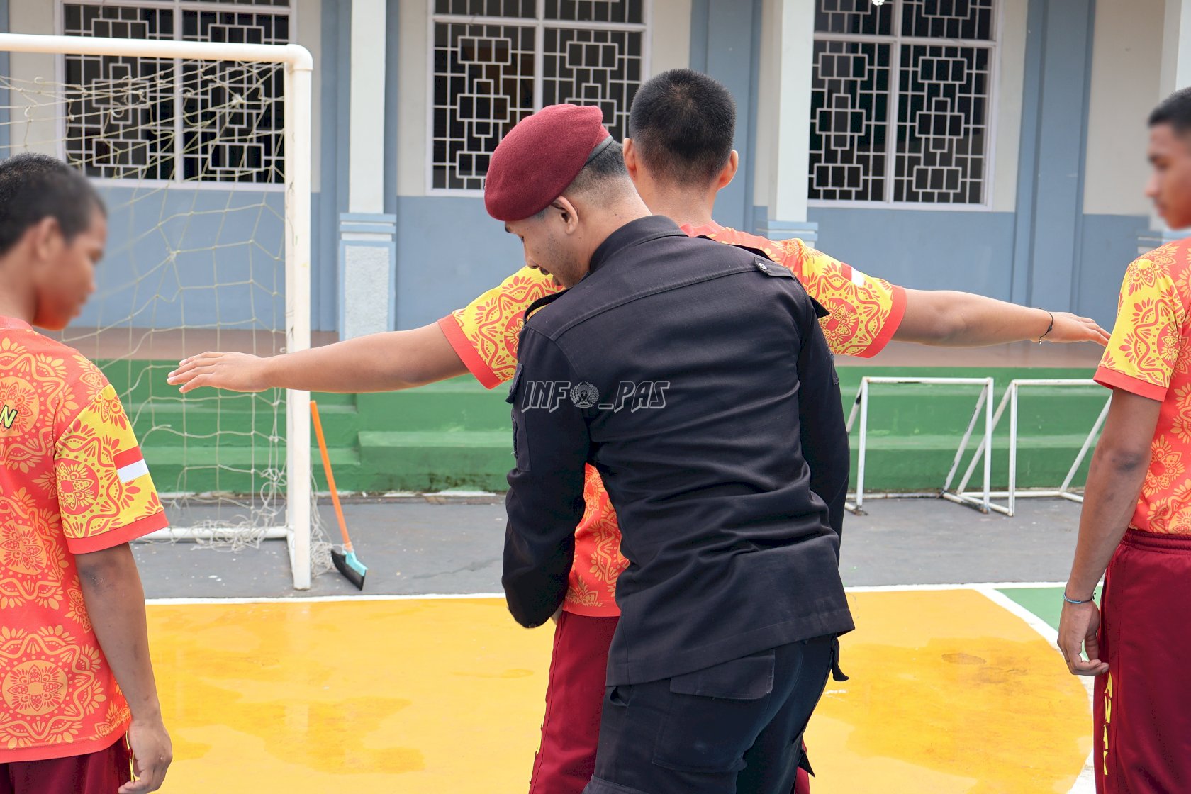 LPKA Ambon Ciptakan Lingkungan Aman dan Bersih Lewat Penggeledahan Rutin