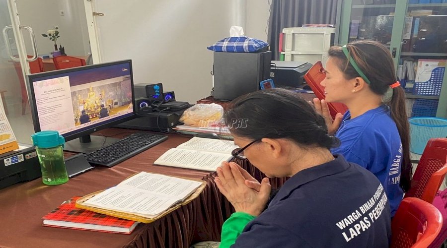 Lapas Perempuan Palu Fasilitasi Ibadah Warga Binaan Buddha secara Virtual