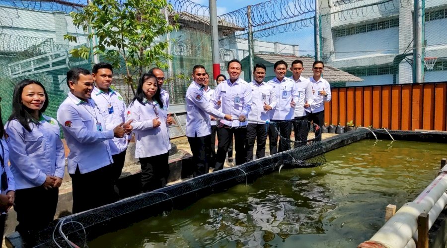 Lapas Cibinong bersama Kemenag Kab. Bogor Panen Berkah Empat Kuintal Ikan Lele