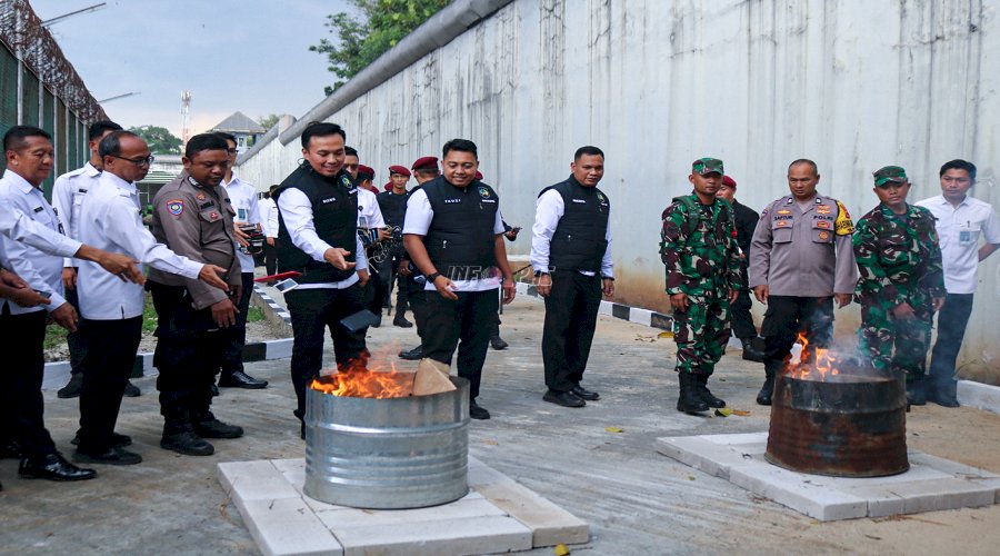Lapas Cibinong Bersinergi dengan TNI/Polri Gelar Sidak Gabungan di Kamar Hunian Warga Binaan