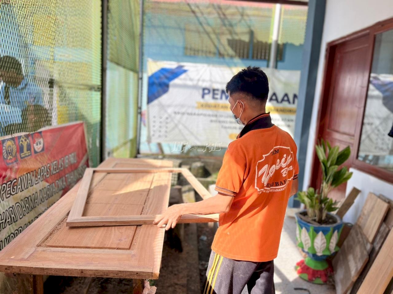 Lapas Piru Berdayakan Warga Binaan Lewat Keterampilan Mebel