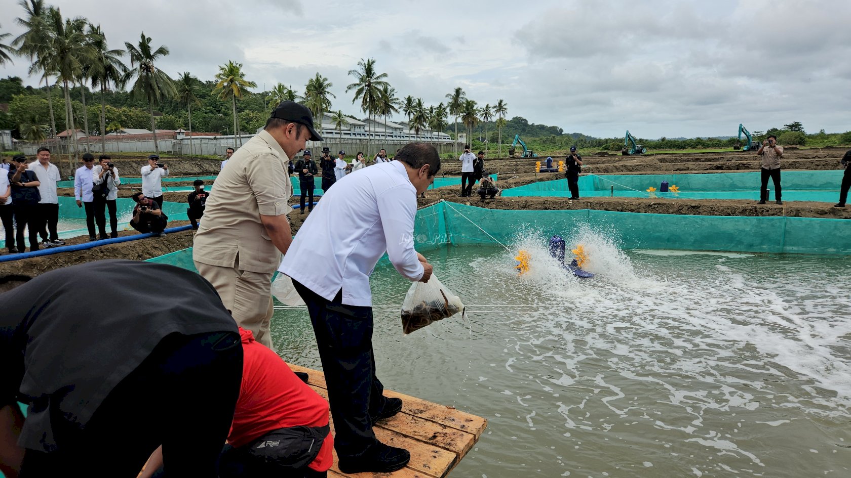 Kakanwil Ditjenpas Jateng Dampingi Menimipas Tinjau Program Pembinaan di Nusakambangan