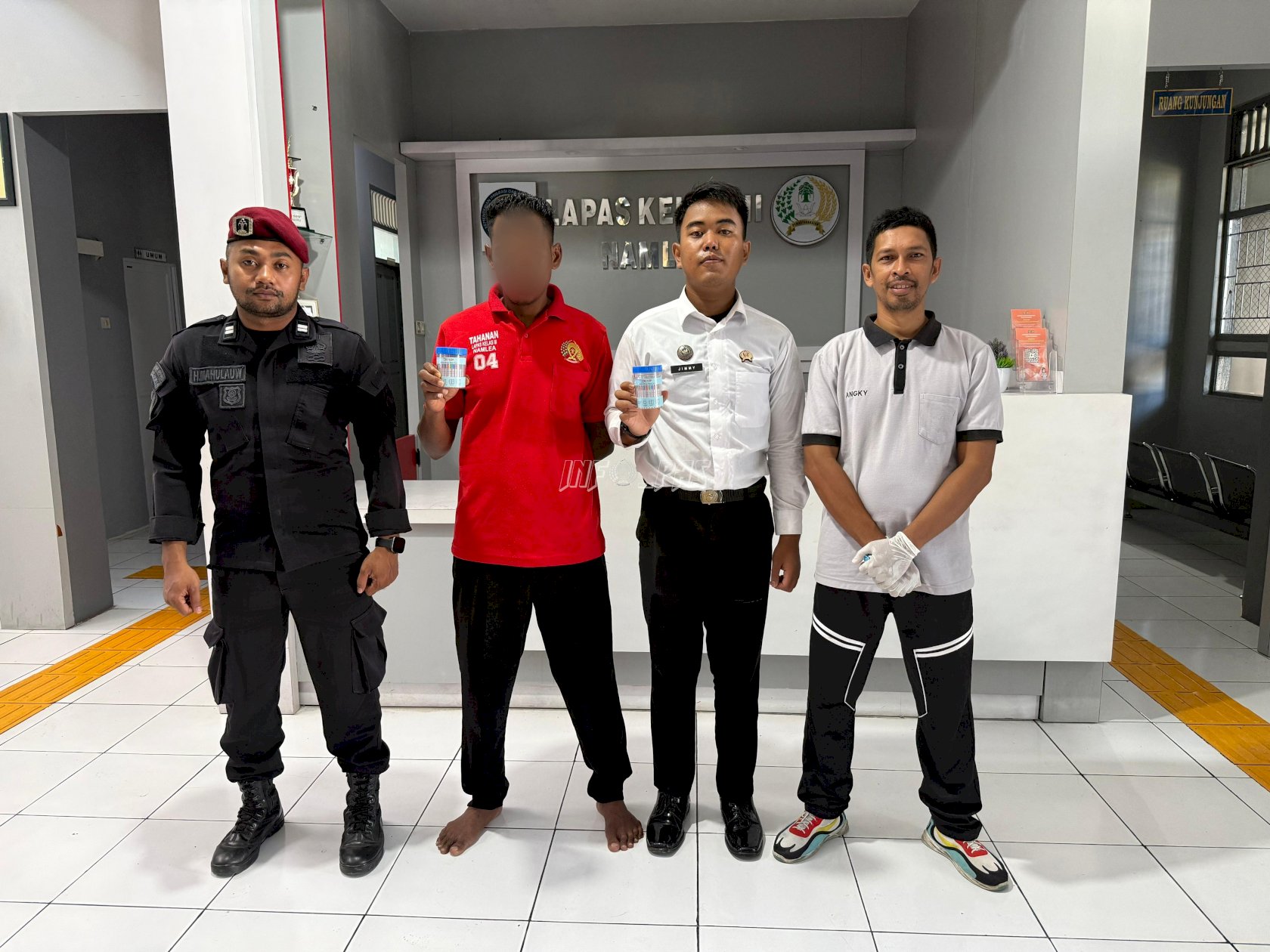 Jalani Tes Urine, Petugas dan Warga Binaan Lapas Namlea Bersih Narkoba