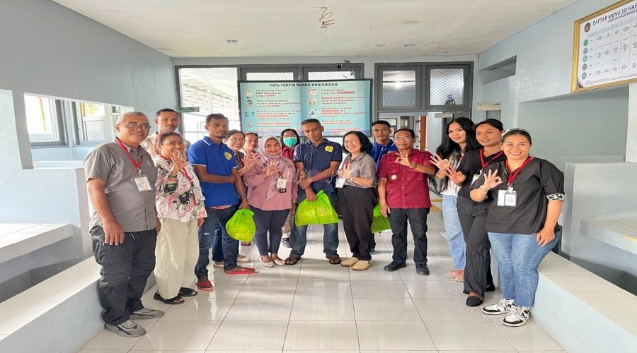 Warga Binaan Lapas Ambon Terima Bingkisan dari KPA Prov. Maluku dan Panitia Hari AIDS Sedunia