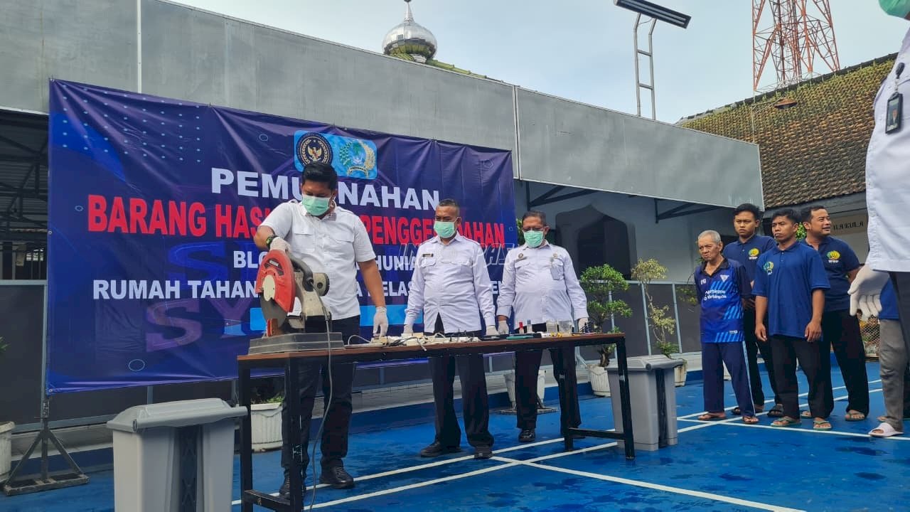 Musnahkan Barang Terlarang, Rutan Kebumen Tegaskan Komitmen Zero Halinar