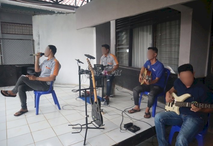Alunan Musik Rawana Band Warnai Suasana Kunjungan di Rutan Pelaihari