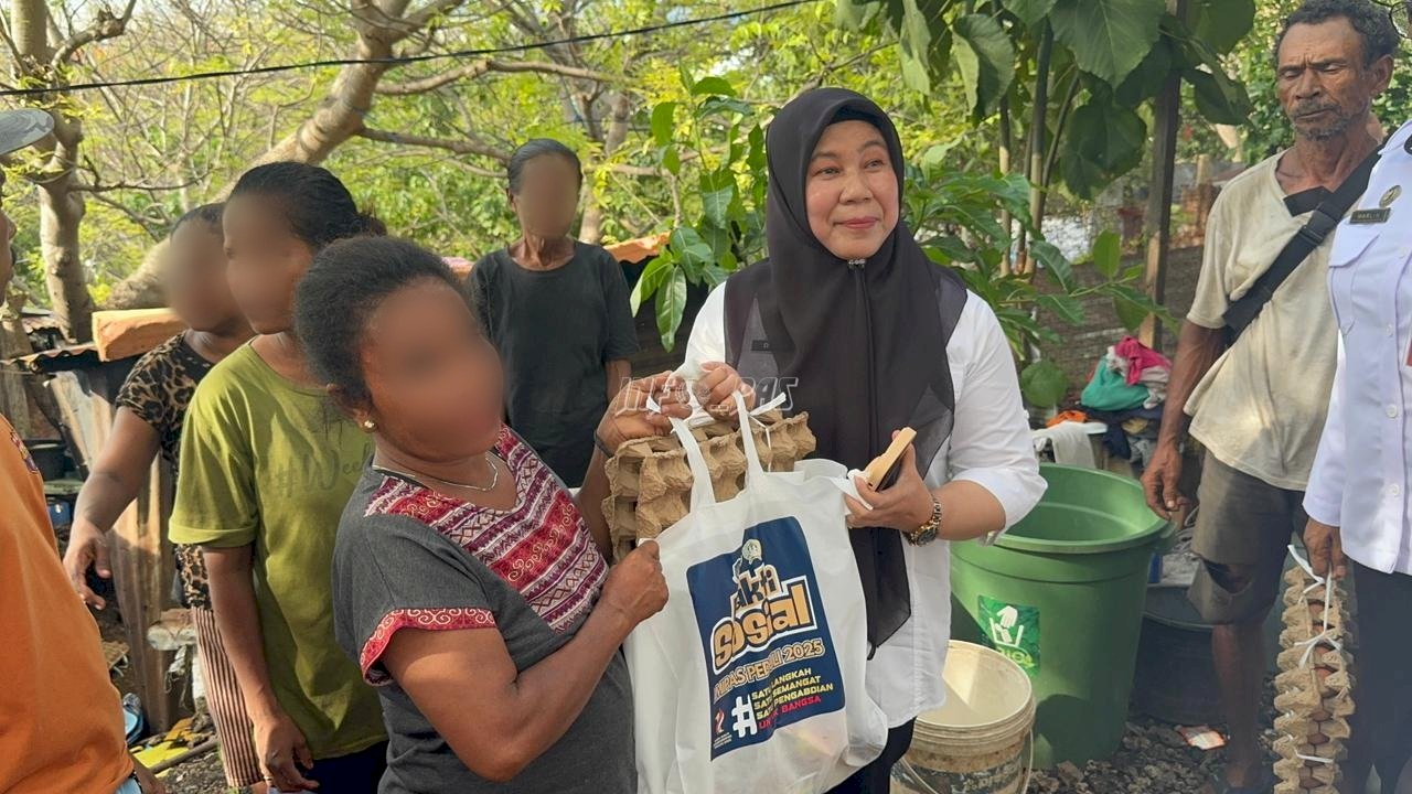 Kolaborasi Kanwil Ditjenpas & Ditjenim NTT, Salurkan Bantuan untuk Warga Kampung Pemulung