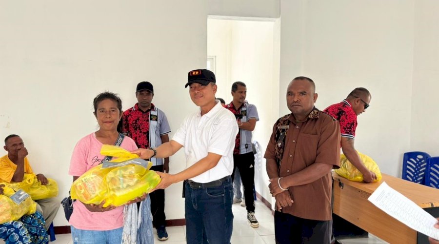 Sambut Hari Bakti Kemenimipas, Lapas Atambua Bagikan Paket Sembako bagi Masyarakat 
