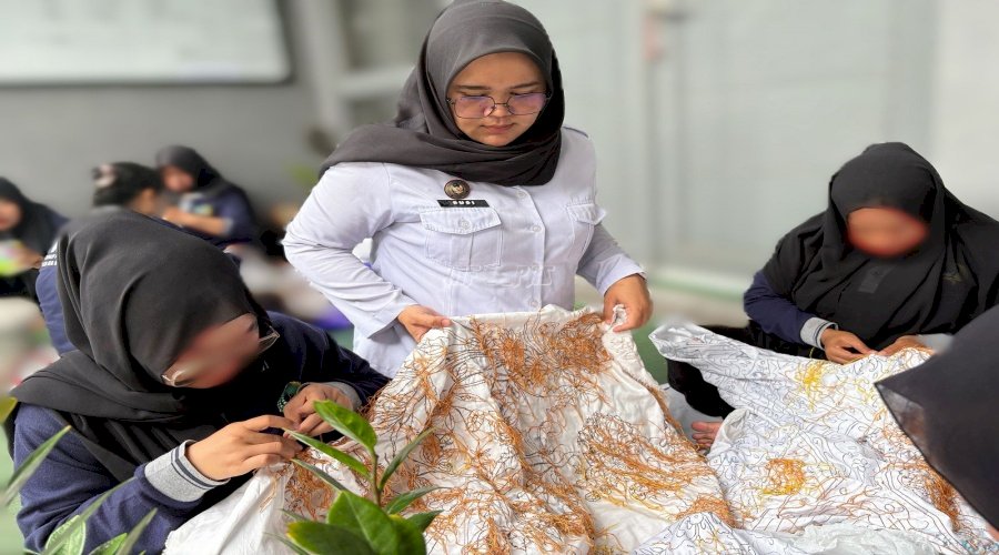 Lapas Perempuan Martapura dan Pengrajin Eksternal Tingkatkan Pembinaan Kemandirian Warga Binaan melalui Jelujur Sasirangan