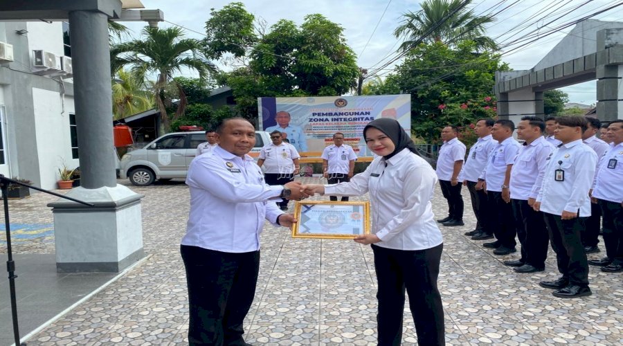 Ketelitian Berbuah Prestasi, Petugas Lapas Bengkalis Raih Penghargaan Gagalkan Penyelundupan HP