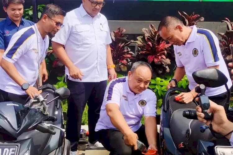 Dihadiri Direktur Pembimbingan Kemasyarakatan, ‘Bapas Peduli‘ di Bapas Bandung Ganti Oli Gratis bagi 300 Ojol