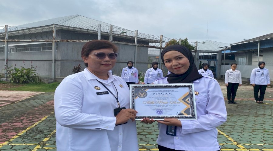 Tumbuhkan Budaya Kerja Positif, Lapas Perempuan Martapura Beri Penghargaan Pegawai Terbaik