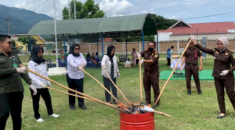 Lapas Perempuan Palu Wujudkan Sinergi APH lewat Pemusnahan Barang Bukti di Kejari Sigi