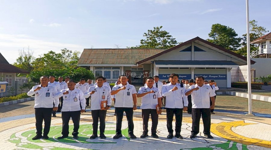 Apresiasi Kinerja, Rutan SoE Berikan Penghargaan kepada Dua Petugas Teladan Triwulan IV 2025