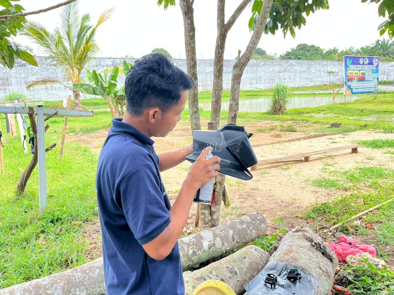 Bekal Kemandirian, Warga Binaan Lapas Dharmasraya Tekuni Wrapping dan Pengecatan Motor