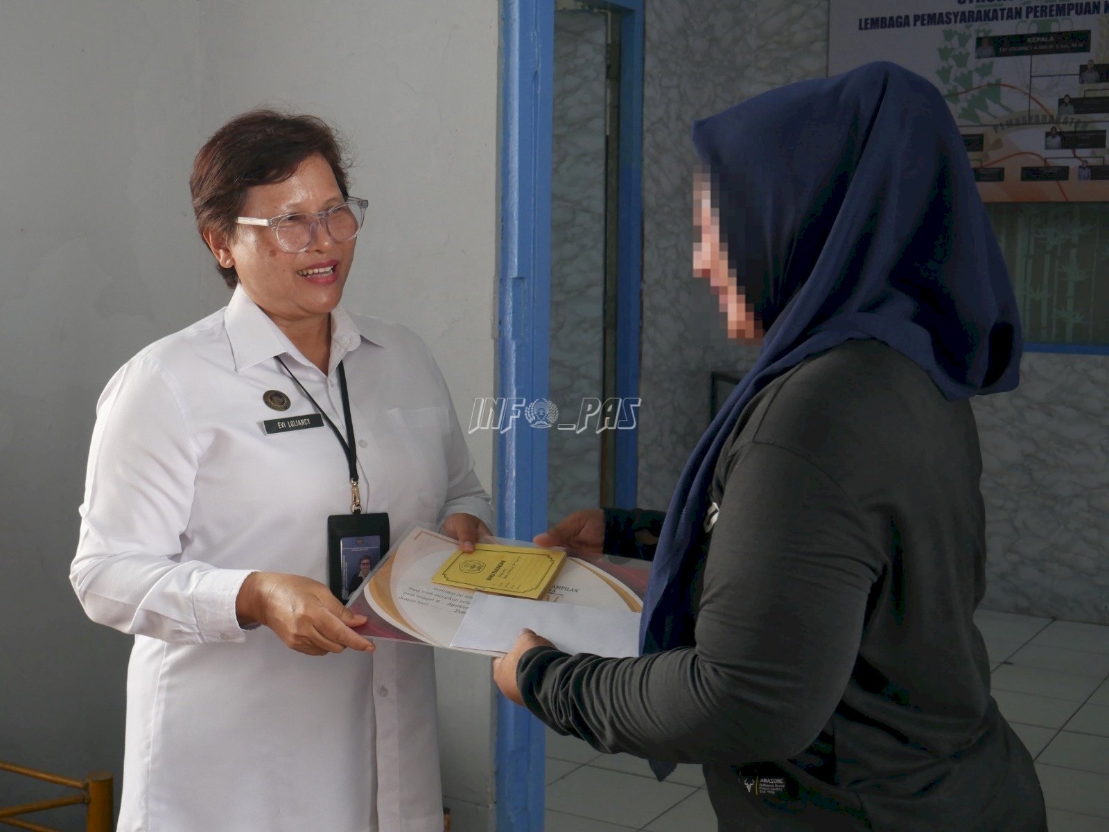 Lapas Perempuan Martapura Serahkan Sertifikat dan Premi untuk Warga Binaan Bebas