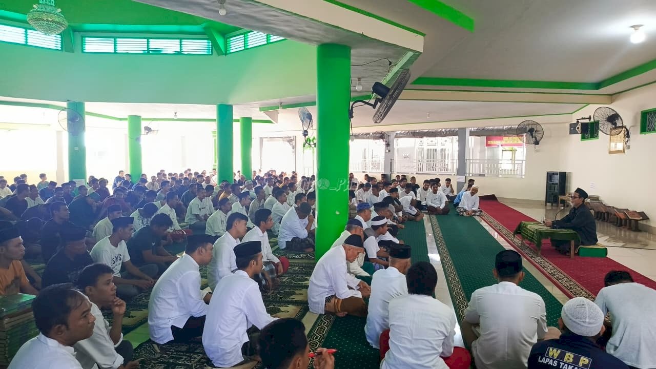 Jumat Ibadah, Lapas Takalar Rutin Gelar Zikir dan Tausyiah bagi Warga Binaan