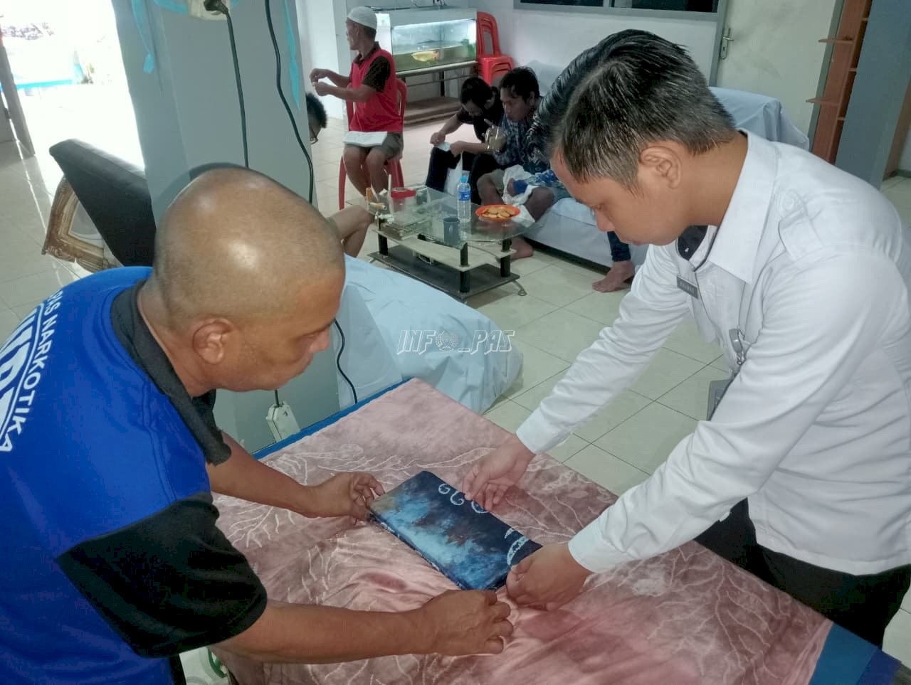 Warga Binaan Lapas Narkotika Karang Intan Belajar Buat Sasirangan Motif Khas Kalimantan