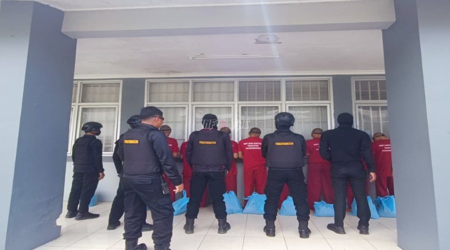 Sebanyak 21 Warga Binaan High Risk Lapas Kelas I Cirebon Dipindahkan ke Nusakambangan