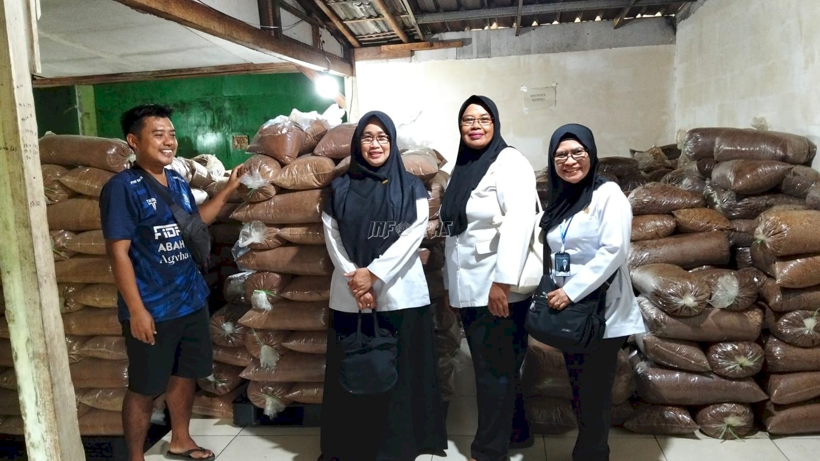 Manisnya Reintegrasi, Produksi Gula Merah Klien Bapas Purwokerto Tembus Pasar Banyumas