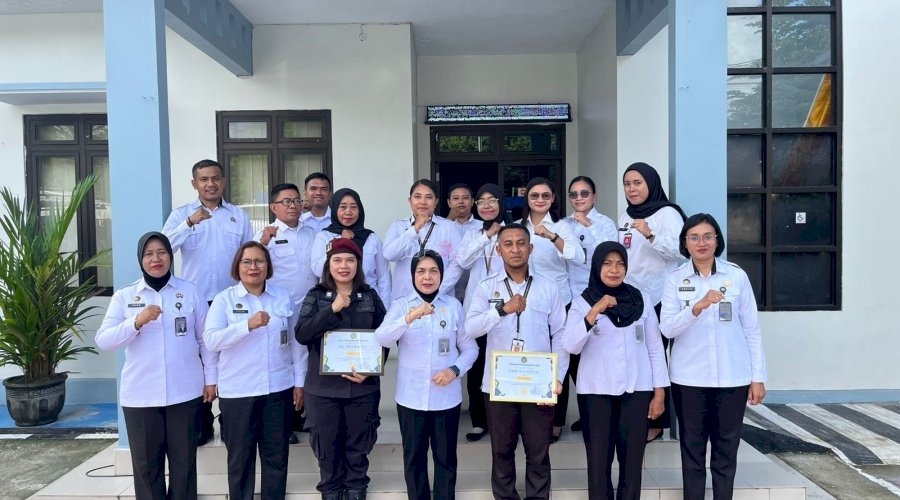 Apresiasi Kinerja, Dua Petugas Lapas Perempuan Ambon Terima Penghargaan Pegawai Teladan