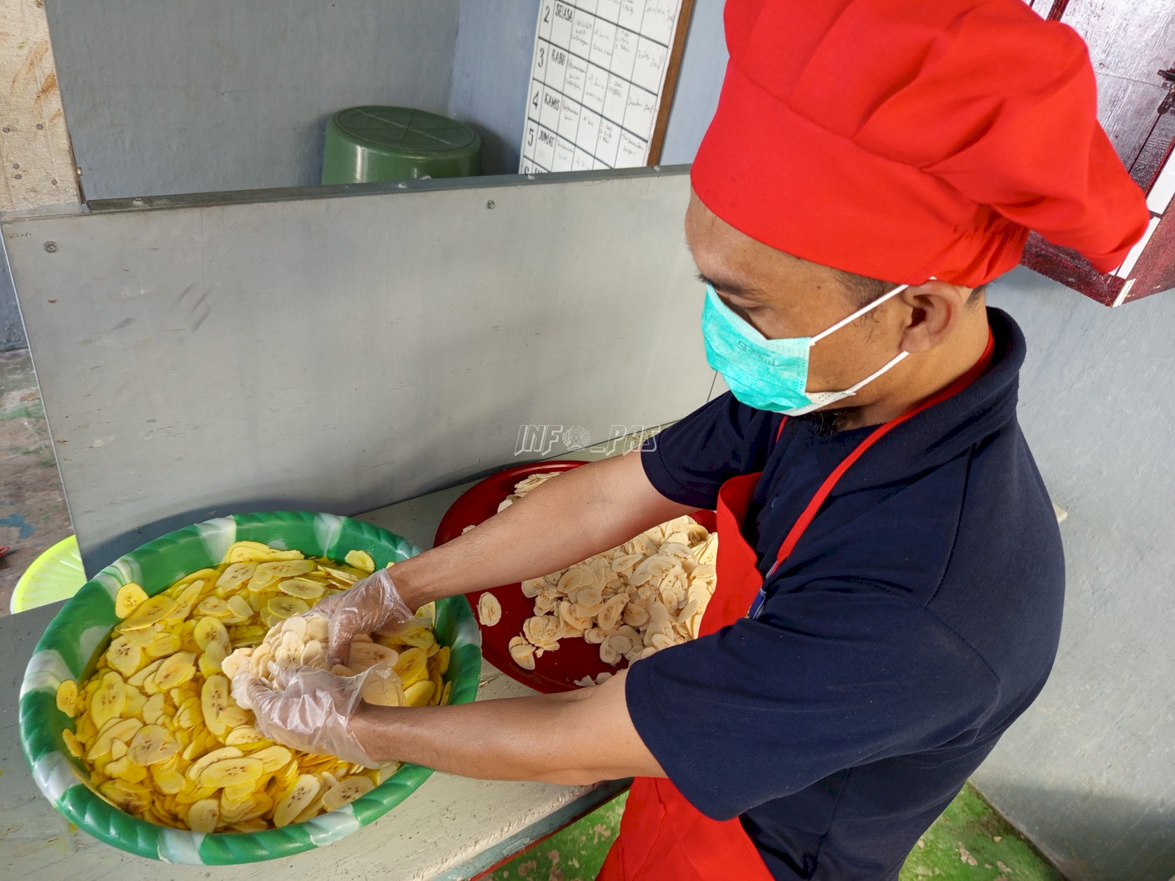 Lapas Kotabaru Kembangkan UMKM Keripik Pisang “Kripsang La-New City” Buatan Warga Binaan