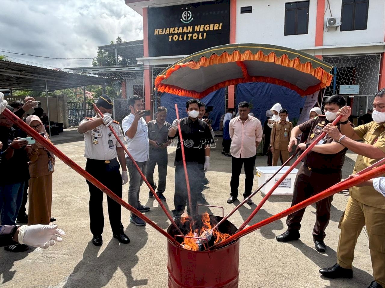 Dukung Penegakan Hukum, Lapas Tolitoli Hadiri Pemusnahan Barang Bukti Inkracht