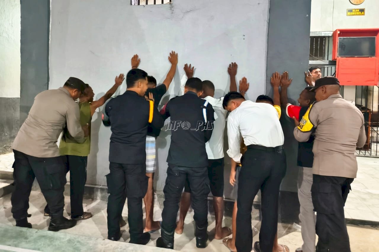 Perketat Pengamanan Akhir Tahun, Lapas Wahai Gandeng Polsek Geledah Hunian