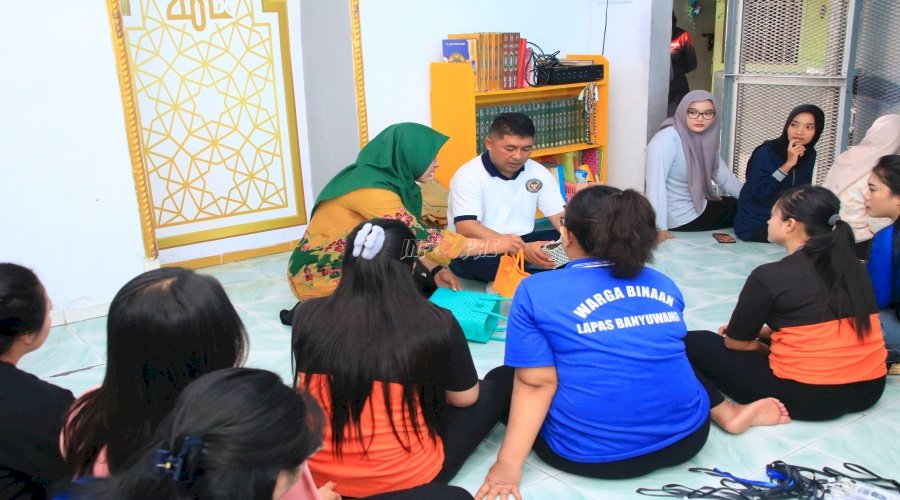 Lapas Banyuwangi Bekali Warga Binaan Perempuan dengan Keterampilan Anyaman Kreatif 