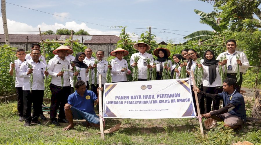 Panen 25 Kg Kacang Panjang, Bukti Pembinaan Kemandirian di Lapas Ambon
