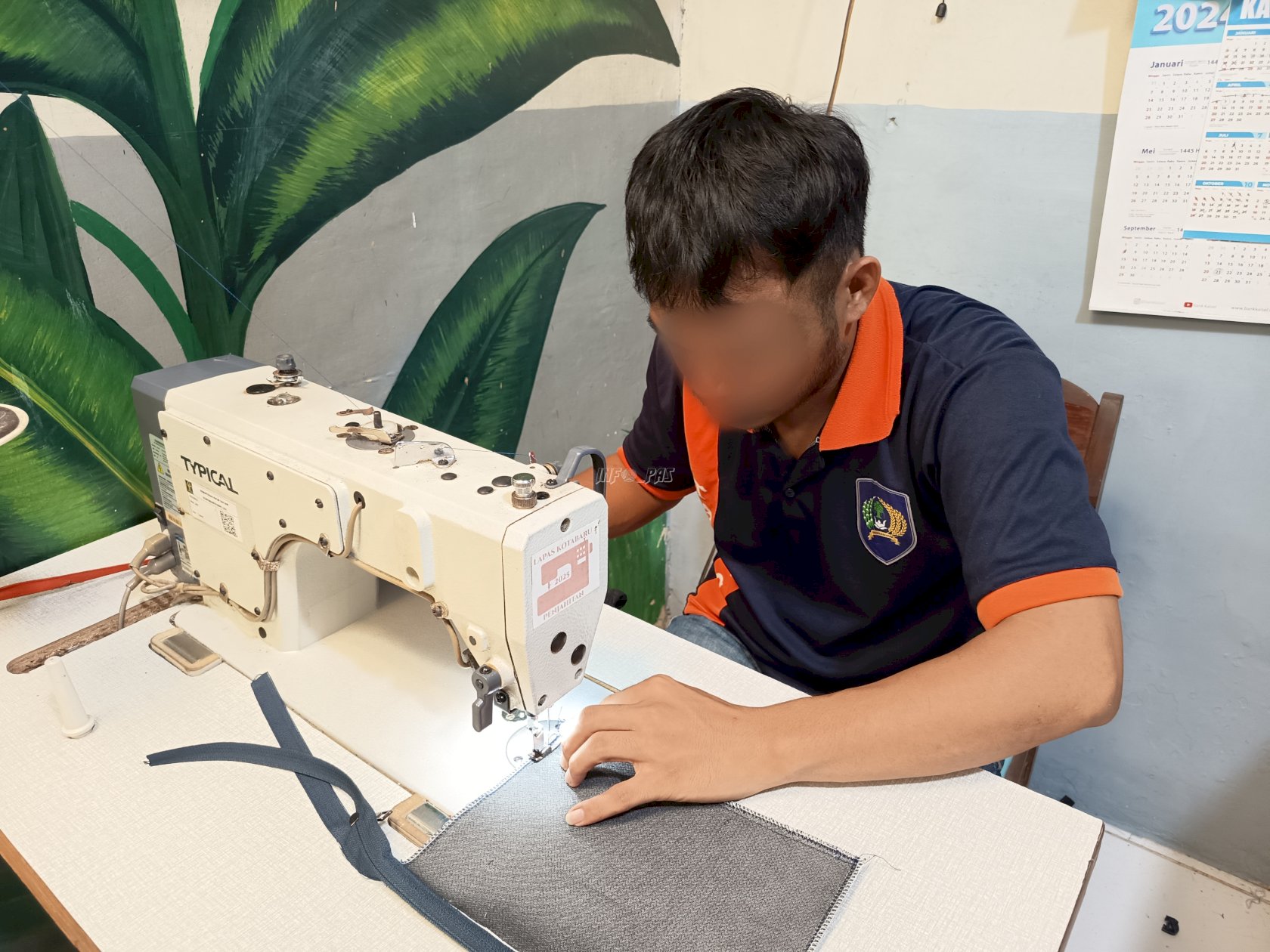 Dari Kearifan Lokal Menuju Kemandirian, Warga Binaan Lapas Kotabaru Produksi Tas Sasirangan