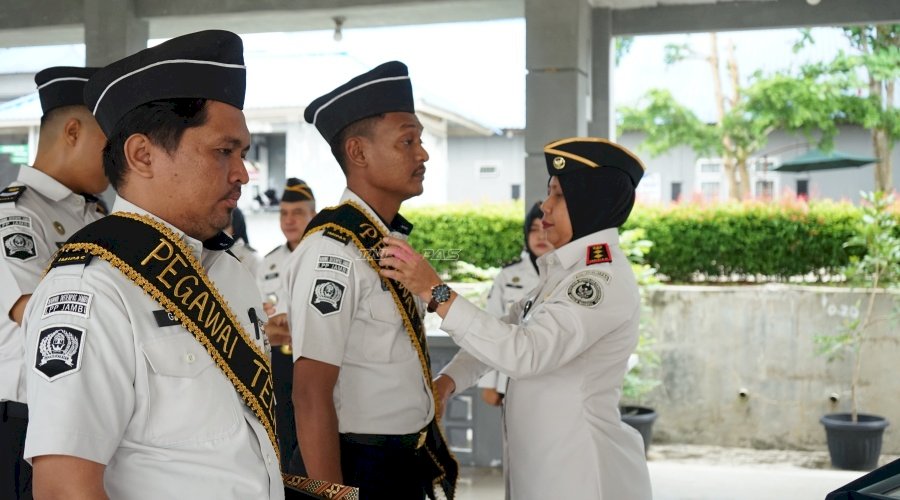 Lapas Perempuan Jambi Berikan Penghargaan bagi Dua Petugas Teladan
